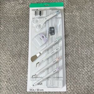 Cricut Essential Tool Set - White and Pastel